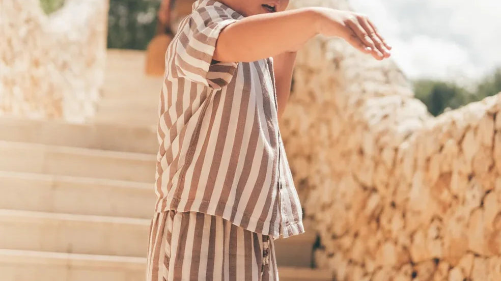 Mini Looks, Maxi Style: Warum unsere Zweiteiler für Jungs & Mädchen diesen Sommer überall dabei sind