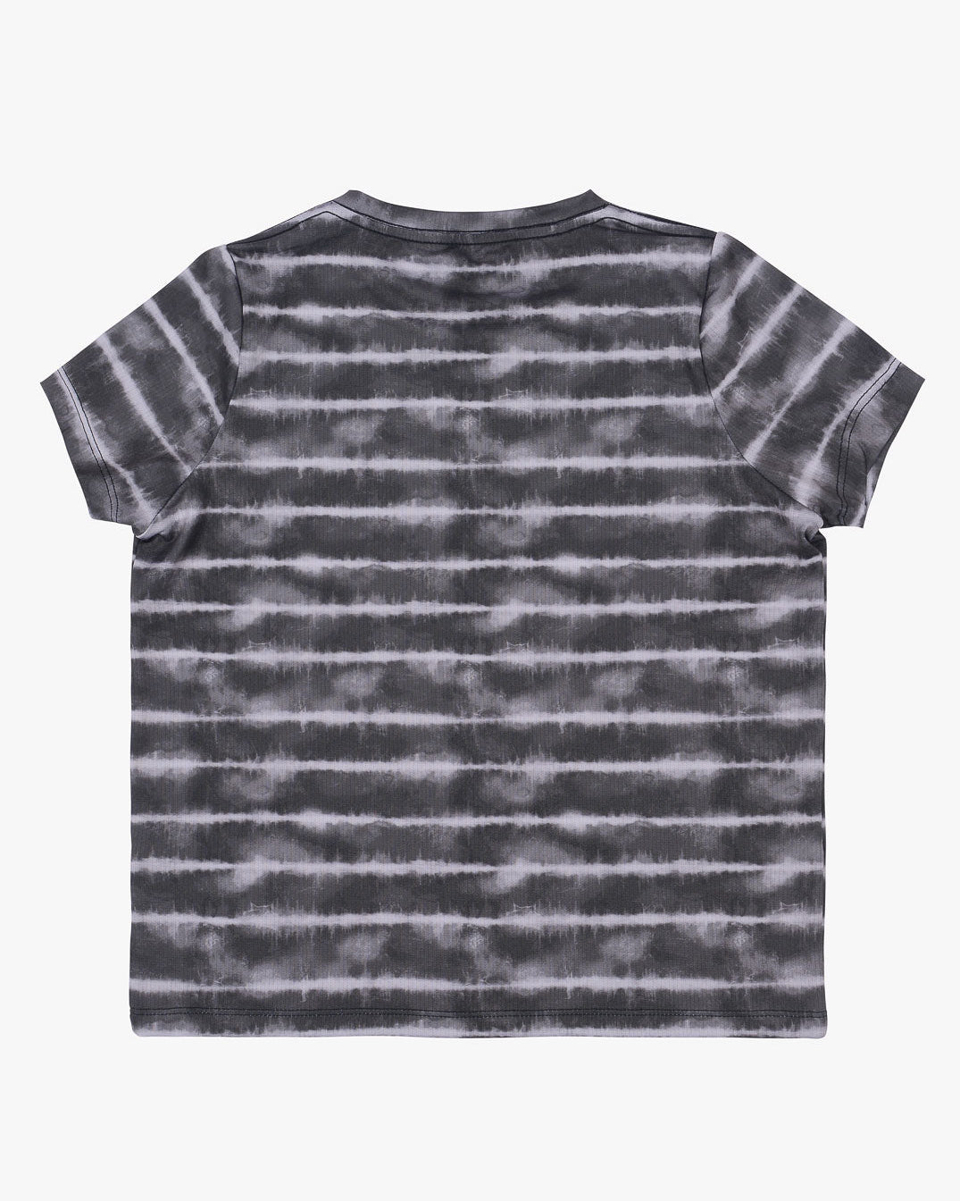 Ein kurzärmeliges T-Shirt mit einem schwarz-weißen Batikmuster mit horizontalen Streifen aus unserer Artist Collection. Das Shirt hat einen Rundhalsausschnitt und ist auf einem schlichten weißen Hintergrund zu sehen. Wir präsentieren das Lush UV Surf Shirt von Main Design.