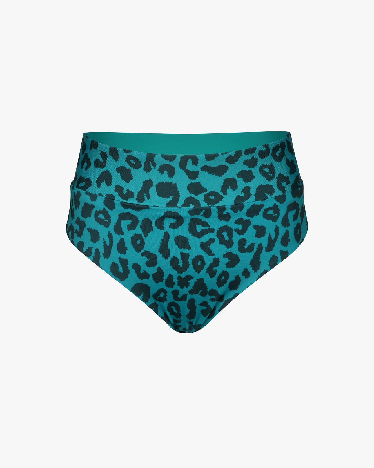 Die Alice Bikinihose von Main Design ist eine blaugrüne Bikinihose mit hoher Taille und einem auffälligen schwarzen Leopardenmuster auf weißem Hintergrund. Sie ist aus recycelten Materialien hergestellt und stellt somit eine umweltfreundliche Wahl dar.