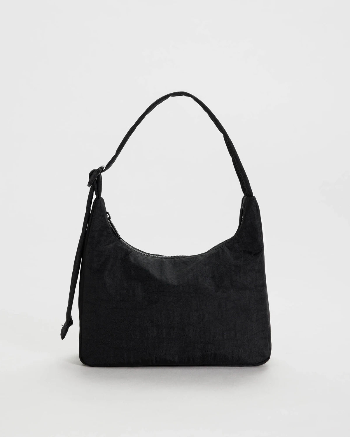 Die BAGGU Mini Nylon Shoulder Bag von BAGGU mit kurzem Riemen und seitlichem Knotendetail wird aufrecht auf einem schlichten weißen Hintergrund präsentiert - eine elegante, nachhaltige Wahl für den täglichen Stil.
