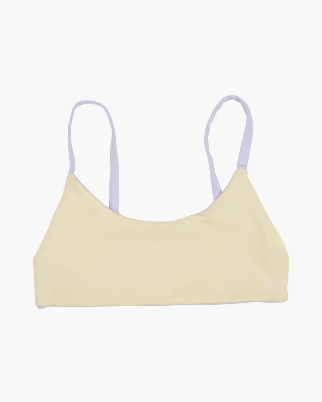 Ein hellgelbes Wende-Bikinioberteil mit dünnen Trägern von Main Design, gefertigt aus nachhaltigen Materialien, ruht auf einem schlichten weißen Hintergrund.