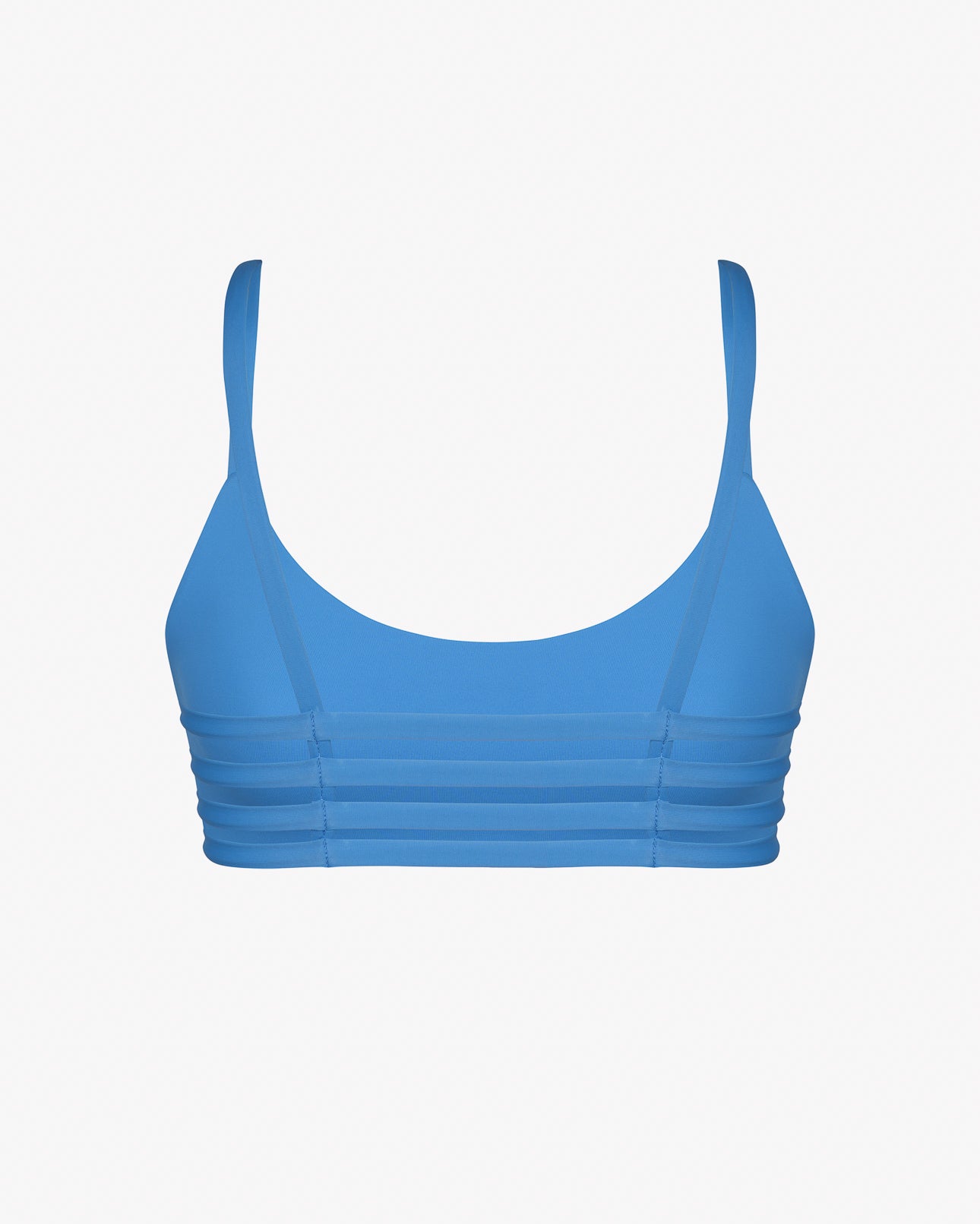 Das Sassy Bikini Oberteil reversibel von Main Design ist ein blauer Sport-BH aus chlorresistenter Stoff mit dünnen Schulterträgern und horizontalen Mesh-Einsätzen an den Seiten und am Rücken, vor einem schlichten weißen Hintergrund.