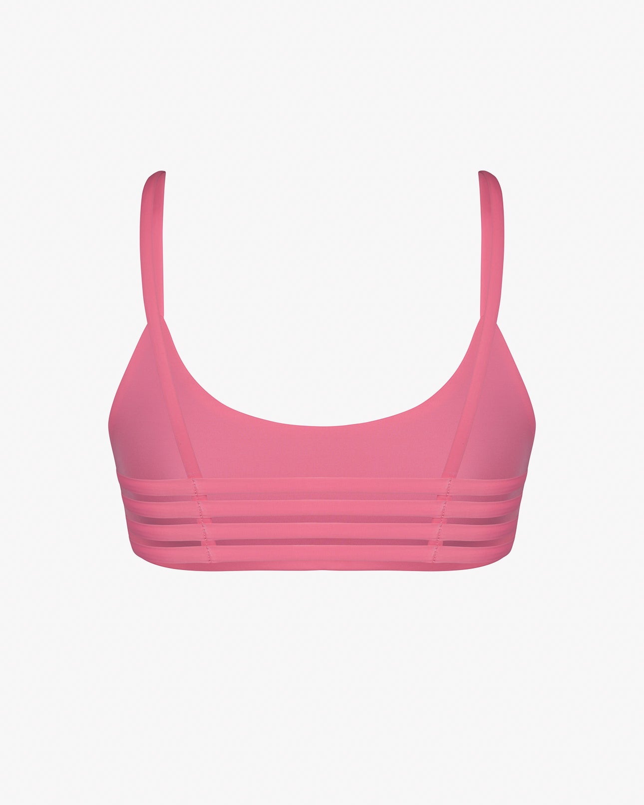 Das Sassy Bikini Oberteil reversibel von Main Design besticht durch dünne Träger, einen Rundhalsausschnitt und horizontale Banddetails. Hergestellt aus dehnbaren und chlorresistenten, nachhaltigen Materialien. Der schlichte weiße Hintergrund unterstreicht den Stil.