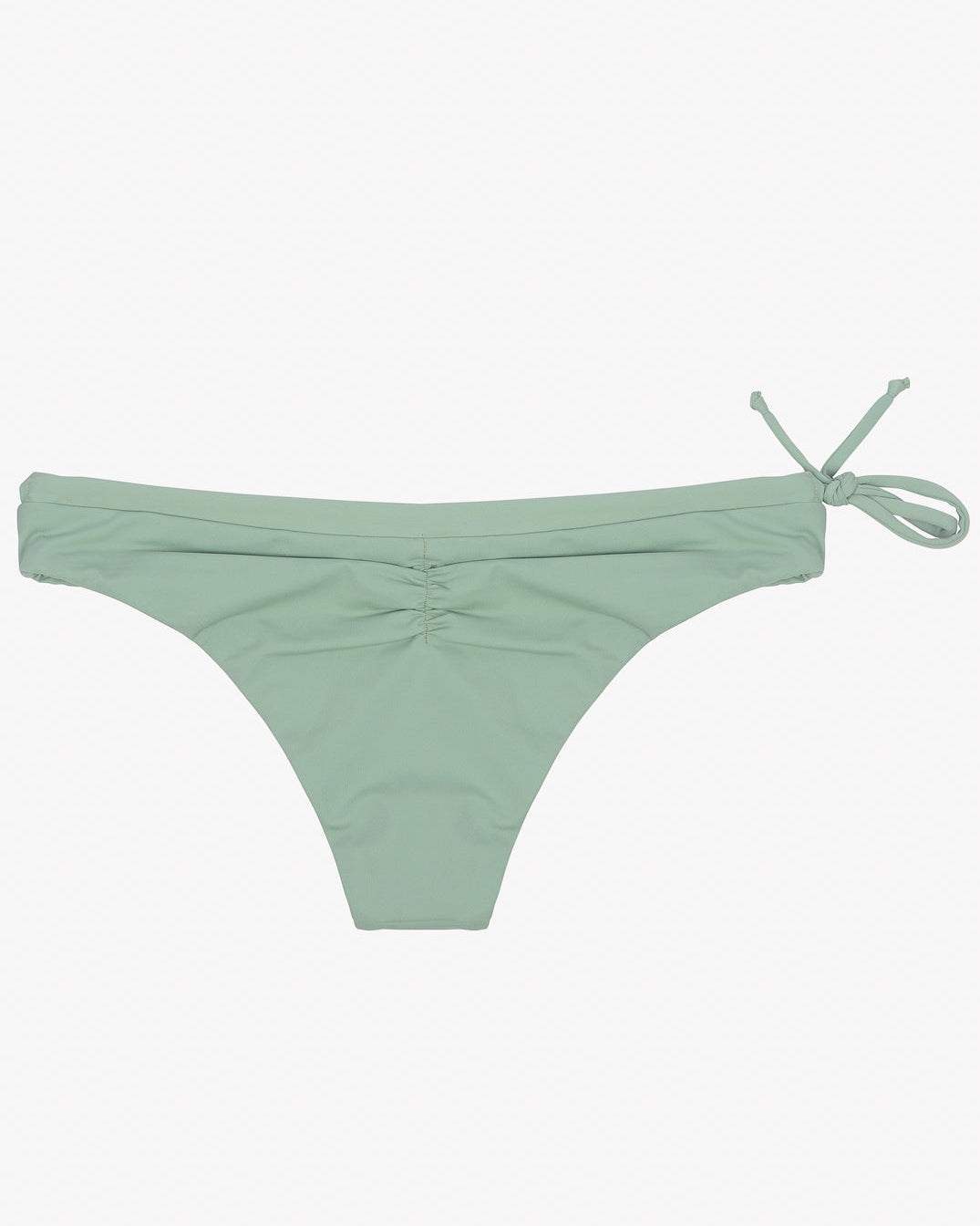 Hellgrüne Main Design Blush Surf Bikinihose mit gerüschter Vorderseite in der Mitte und verstellbaren Seitenbändern an der rechten Hüfte. Der Stoff wirkt glatt mit moderater Leibhöhe und klassischem Schnitt, gefertigt aus umweltfreundlichem Stoff für einen umweltfreundlichen Touch.