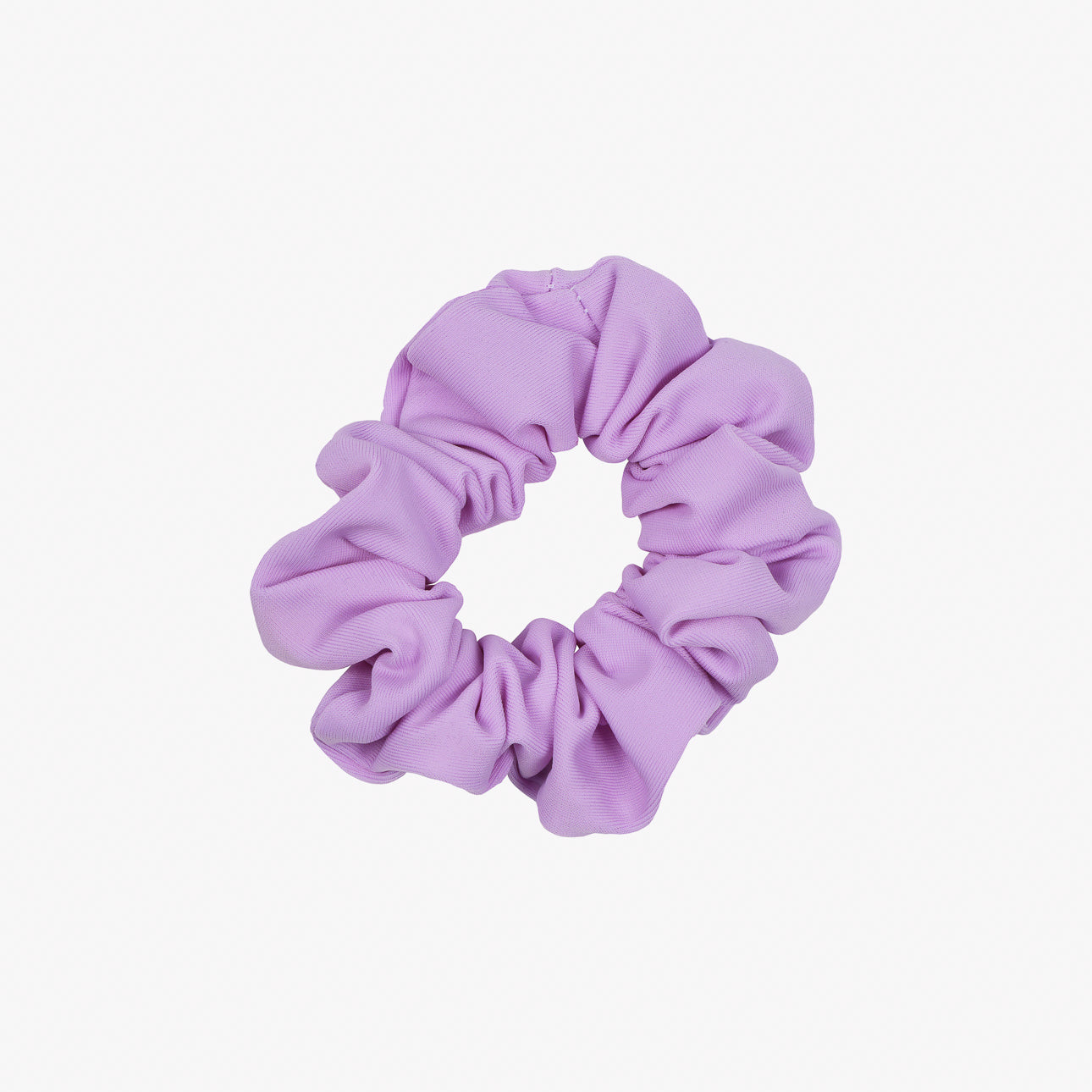 Das Haargummi mini von Main Design ist ein lavendelfarbenes Haargummi aus recyceltem Stoff, dargestellt auf weißem Hintergrund – eine umweltfreundliche Option für stilvolle Haargummis-Fans.