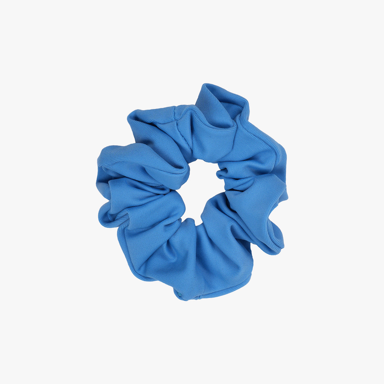 Das Haargummi mini von Main Design ist ein blaues Stoff-Scrunchie aus recyceltem Stoff, abgebildet auf schlichtem weißem Hintergrund – eine umweltfreundliche Wahl für Fans stylischer Haaraccessoires.