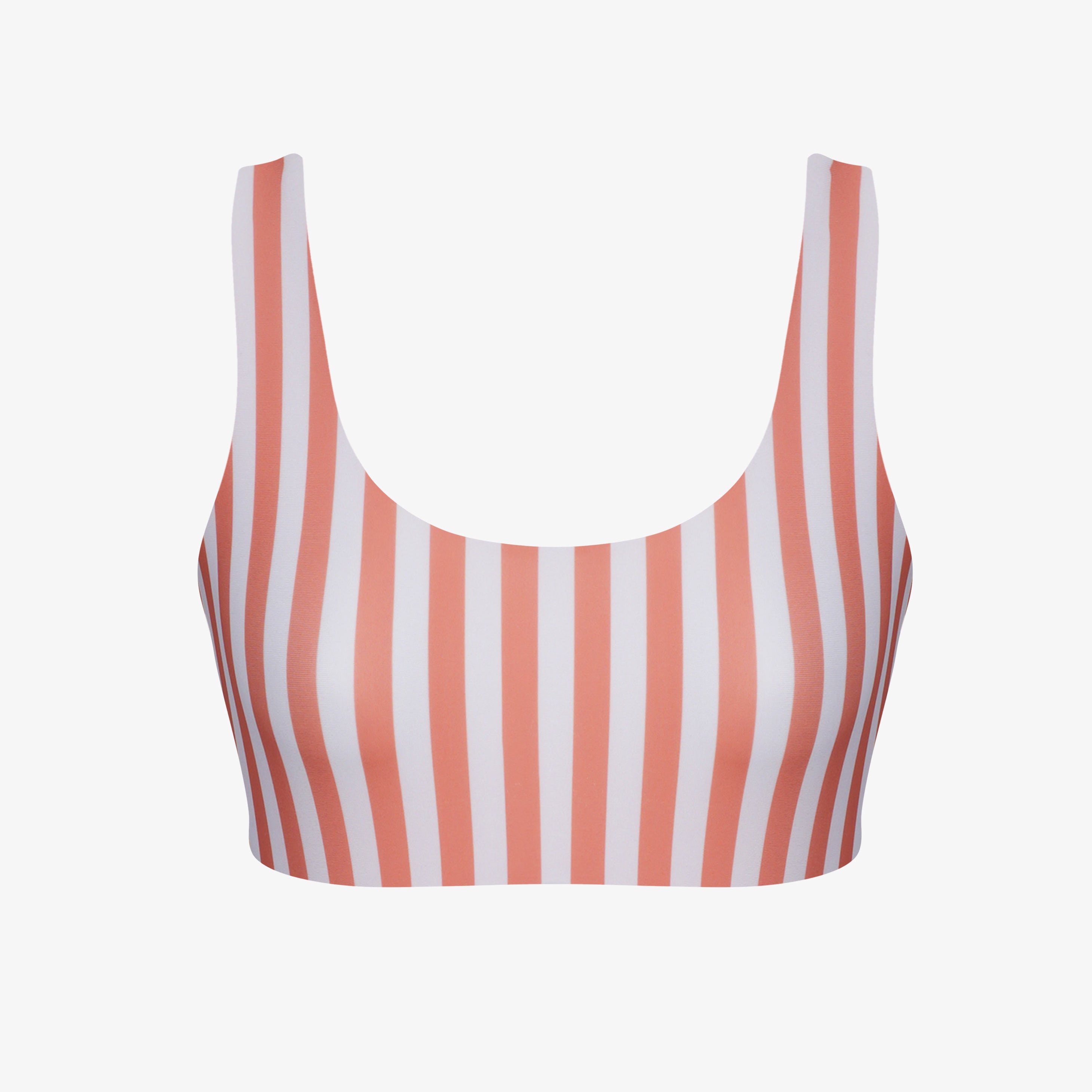 Das Hale Bikini Oberteil von Main Design ist ein schmeichelhaftes Damen-Bikinioberteil mit breiten Schulterträgern und vertikalen korallenroten und weißen Streifen auf schlichtem weißem Hintergrund.