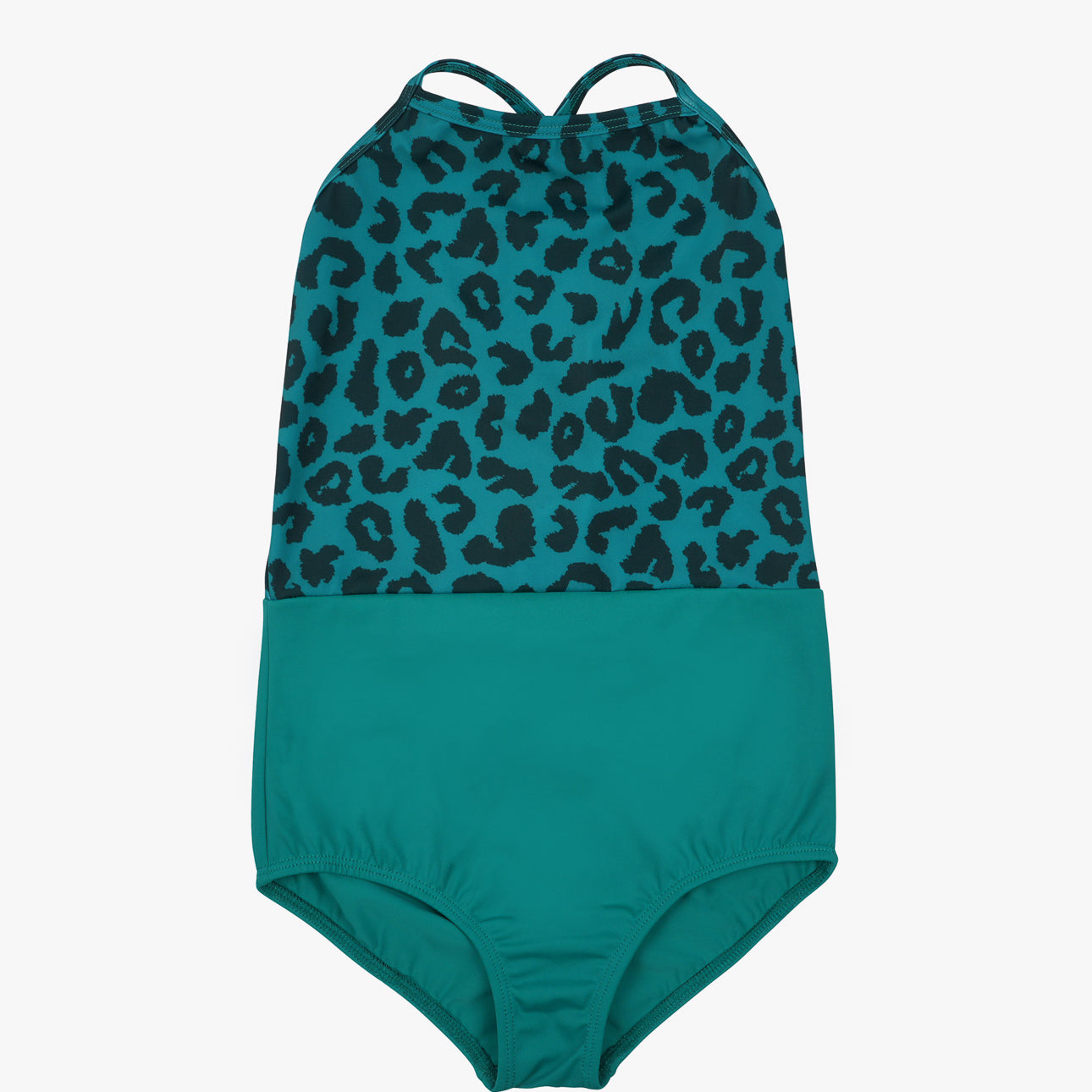 Der Lena Mädchen Badeanzug von Main Design ist ein türkisfarbener Badeanzug mit schickem Cross-Back. Er verfügt über ein dunkles Oberteil mit Leopardenmuster und ein einfarbiges Unterteil in Türkis. Er ist aus recycelten Materialien gefertigt und bietet LSF 50+ Schutz für sonnige Tage am Wasser.