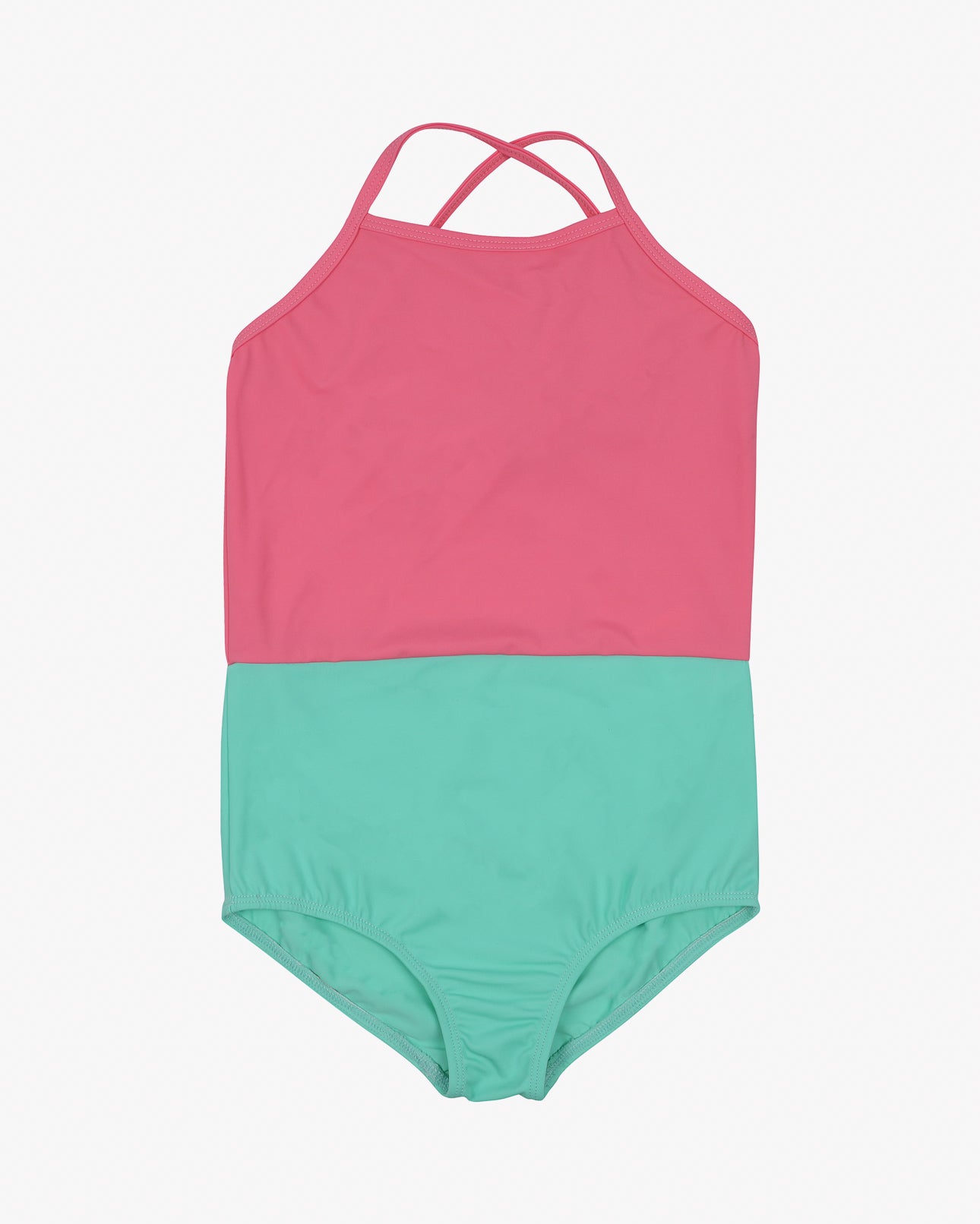 Der Lena Mädchen Badeanzug von Main Design ist ein zweifarbiger Badeanzug mit rosa Oberteil und mintgrünem Unterteil. Er hat dünne, sich am Rücken kreuzende Träger und besteht aus recycelten Materialien für eine glatte, dehnbare Passform – ideal zum Schwimmen.