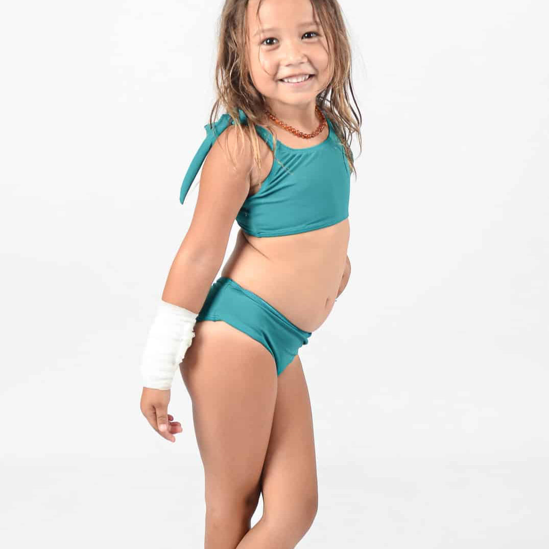 Mia Girl Bikini in deep sea