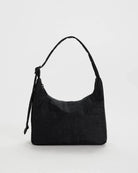 Die BAGGU Mini Nylon Shoulder Bag von BAGGU mit kurzem Riemen und seitlichem Knotendetail wird aufrecht auf einem schlichten weißen Hintergrund präsentiert - eine elegante, nachhaltige Wahl für den täglichen Stil.