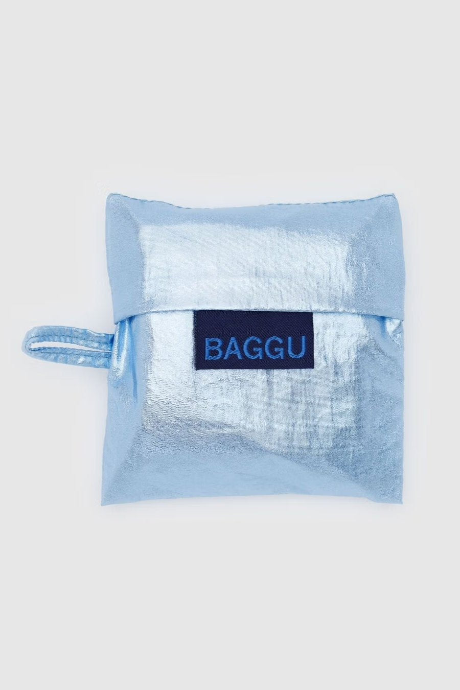 Gefaltete BAGGU Baby Tragetasche in der Farbe metallic blue