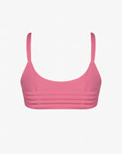 Das Sassy Bikini Oberteil reversibel von Main Design besticht durch dünne Träger, einen Rundhalsausschnitt und horizontale Banddetails. Hergestellt aus dehnbaren und chlorresistenten, nachhaltigen Materialien. Der schlichte weiße Hintergrund unterstreicht den Stil.