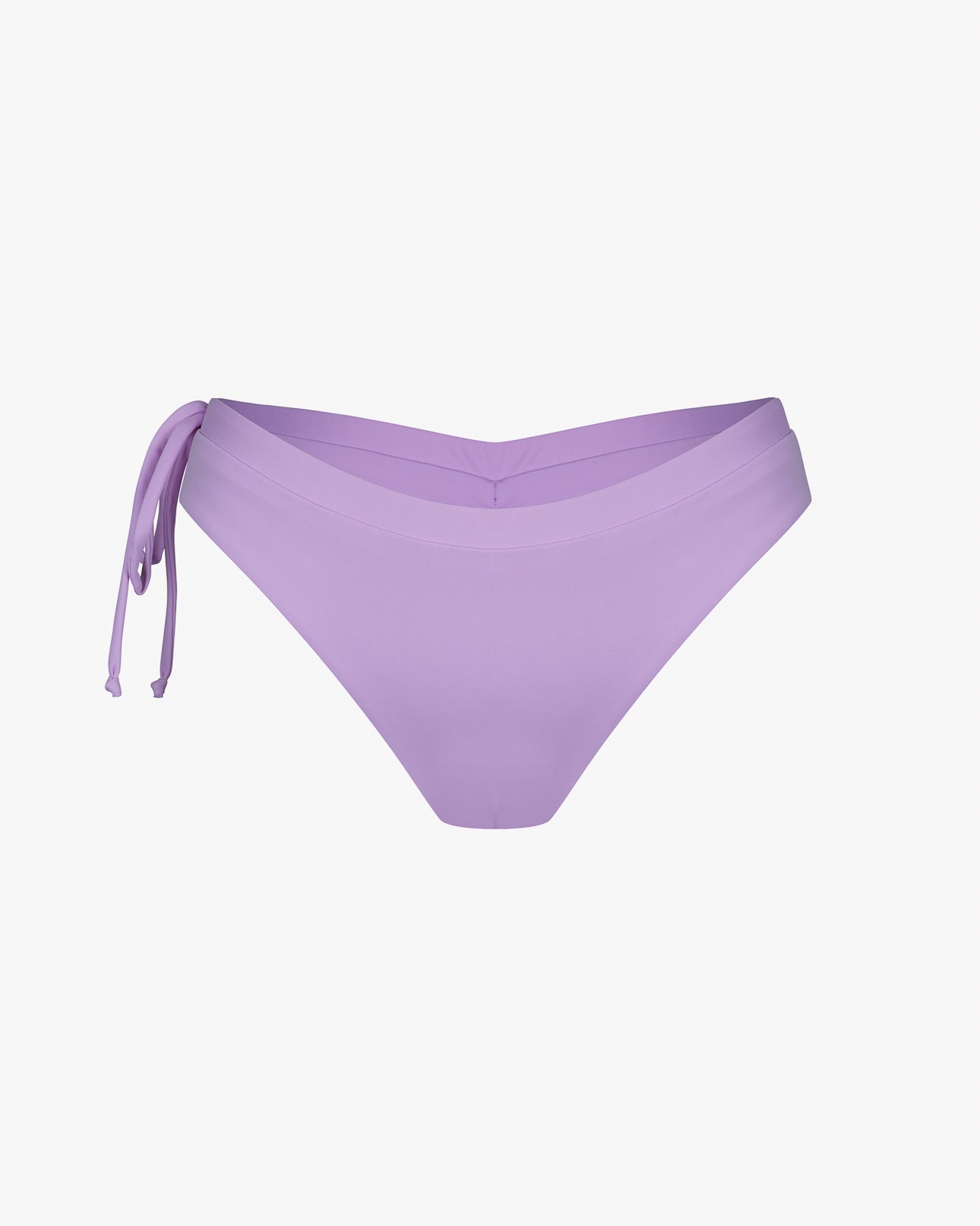 Die Blush Surf Bikinihose von Main Design verfügt über ein seitliches Bindedetail und ist aus strapazierfähigem, chlorresistentem Material gefertigt. Auf weißem Hintergrund bietet sie Sonnenschutz mit LSF 50+.