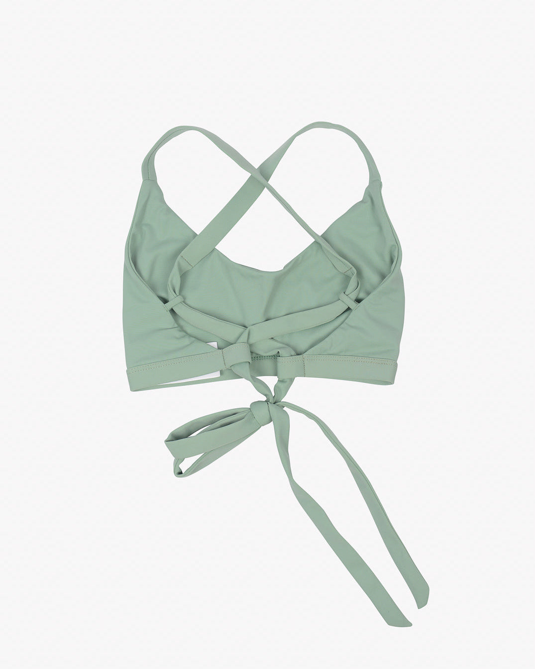 Ein hellgrünes bauchfreies Top mit dünnen, überkreuzten Trägern und einer Schleife auf der Rückseite, flach auf weißem Hintergrund. Das Charm Surf Bikini Oberteil von Main Design ist ärmellos, aus umweltfreundlichem Stoff gefertigt und zeichnet sich durch ein schlichtes, minimalistisches Design aus.