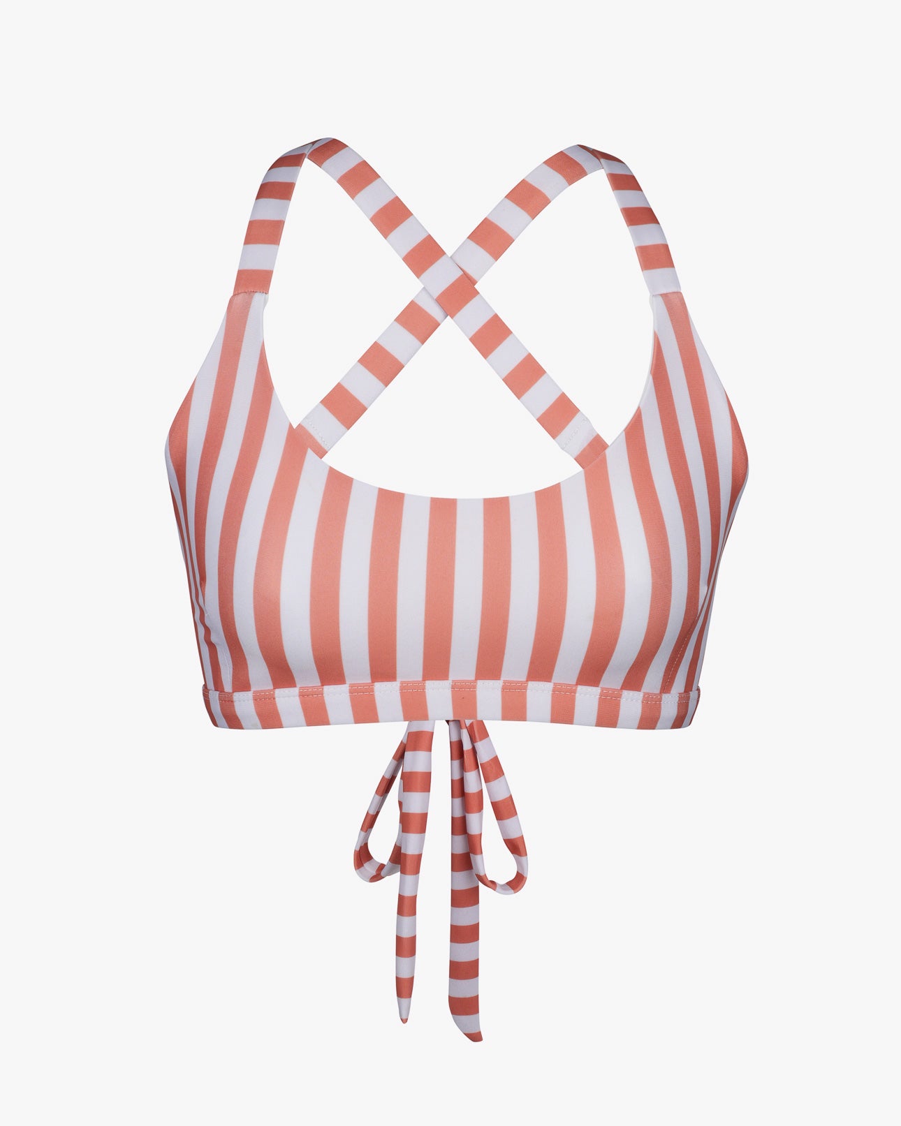 Das Charm Surf Bikini Oberteil von Main Design besticht durch horizontale orange-weiße Streifen, überkreuzte Rückenträger und ein Bindedetail vorne – ideal für Wassersportaktivitäten. Der schlichte, helle Hintergrund unterstreicht das schicke Design und den strapazierfähigen, chlorresistenten Stoff.