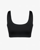 Das Hale Bikini Oberteil von Main Design wird vor einem weißen Hintergrund präsentiert. Dieses schwarze, ärmellose Wendeoberteil hat einen schmeichelhaften Rundhalsausschnitt, der einen U-Ausschnitt mit minimalistischer Eleganz für vielseitiges Styling verbindet.