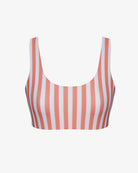 Das Hale Bikini Oberteil von Main Design ist ein schmeichelhaftes Damen-Bikinioberteil mit breiten Schulterträgern und vertikalen korallenroten und weißen Streifen auf schlichtem weißem Hintergrund.