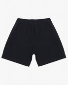Ein Paar schwarze Shorts mit elastischem Bund. Diese Main Design Lean Boardshorts für Jungen haben eine einzelne Gesäßtasche auf der rechten Seite und bestehen aus einem weichen, bequemen Stoff mit 4-Wege-Stretch für Bewegungsfreiheit. Die Länge reicht knapp über das Knie, wodurch sie sich perfekt für die Freizeit eignen.