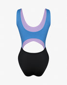 Der Nova-Badeanzug im Main Design besteht aus einem blauen Oberteil, einem lila Innenfutter, einem offenen Rücken und einem schwarzen Unterteil in einem wendbaren Design vor einem schlichten weißen Hintergrund.