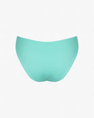 Ein aquagrünes Paar Luxe Bikinihosen von Main Design aus recycelten Materialien verfügt über einen brasilianischen Schnitt auf schlichtem weißem Hintergrund mit einem glatten und dehnbaren Stoff ohne sichtbare Nähte oder Etiketten.