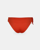 Serene Surf Bikini Hose von Main Design aus recycelten Materialien mit gefaltetem Bund und seitlichem Knoten rechts, chlorresistent - präsentiert vor weißem Hintergrund.