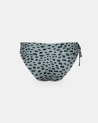 Die Serene Surf Bikini Hose von Main Design hat ein graues Unterteil mit schwarzen Flecken und einem Bindeband an der rechten Seite. Die aus recycelten Materialien hergestellte, chlorresistente Hose ist auf einem schlichten weißen Hintergrund zu sehen.