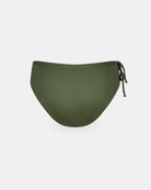 Die Main Design Tide Surf Bikini Hose in Olivgrün bietet freche Bedeckung und einen kleinen, verstellbaren Kordelzug im Bund auf der rechten Seite, hier vor einem schlichten weißen Hintergrund.