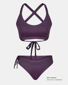 Die lilafarbene Main Design Tide Surf Bikini Hose passt perfekt zum Charm Top - einem Oberteil mit überkreuzten Trägern und verstellbarem Bindeband im Rücken - und dem dazu passenden, hoch taillierten Unterteil mit frecher Bedeckung und verstellbarem Kordelzug an der Seite. Besser zusammen!.