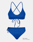 Ein blaues Drift Surf Bikini Oberteil von Main Design mit herausnehmbarem Polster, überkreuztem Rückenband und passendem hoch taillierten Unterteil mit seitlichen Bändern aus nachhaltigen Materialien. Text: "Besser zusammen Drift Top | Tide Bottom.