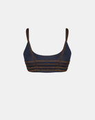 Das Sassy Glitter Bikini Oberteil von Main Design ist ein marineblaues Oberteil mit breiten Trägern und braunem Glitzerbesatz, mit horizontalen braunen Glitzerbändern auf der Vorderseite, abgebildet auf einem schlichten weißen Hintergrund.