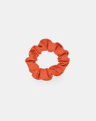 Ein Haargummi einfarbig von Main Design in Orange ist auf einem schlichten weißen Hintergrund zu sehen.