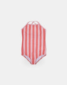 Der Lena Mädchen Badeanzug von Main Design hat vertikale Streifen in Rosa und Hellrosa, dünne Schulterriemen und ist aus recycelten Materialien hergestellt. Er wird flach auf einem weißen Hintergrund präsentiert.