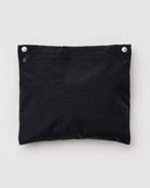BAGGU Cloud Carry-On Tasche in Black: Herausnehmbarer schwarzer Innenbeutel mit Reissverschluss.