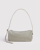 Die BAGGU Nylon Loaf Bag von BAGGU ist eine kleine, zylindrische Crossbody-Tasche mit vertikalen grünen und weißen Streifen, einem Reißverschluss an der Oberseite und einem passenden Riemen, der vor einem schlichten, hellen Hintergrund abgebildet ist.