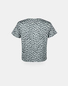 Rückenansicht des Main Design Lush UV Surf Shirt in Hellgrau mit unregelmäßigem schwarzem Punktmuster, kurzen Ärmeln und UPF 50+ Schutz. Das Shirt ist vor einem schlichten weißen Hintergrund abgebildet.