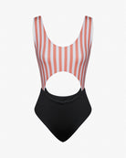 Der Nova Badeanzug von Main Design hat oben vertikale rosa und weiße Streifen, einen großen Ausschnitt unter der Brust, eine einfarbig schwarze Hose mit hoher Taille und ist für zusätzliche Haltbarkeit aus chlorresistentem Stoff gefertigt.