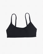 Das Sassy Bikini-Top von Main Design aus recycelten Materialien wird auf einem schlichten weißen Hintergrund präsentiert. Dieses schwarze Spaghettiträger-Bralette hat einen Rundhalsausschnitt und dünne Träger und bietet mit seinem nahtlosen Schnitt einen minimalistischen und eleganten Look.