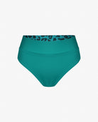 Die türkisfarbene „Alice Bikinihose“ von Main Design mit hohem Bund besteht aus chlorresistentem Stoff mit breitem Bund und schwarz-türkisfarbenem Leopardenmuster auf der Innenseite. Dieses markenfreie Design verwendet recycelte Materialien auf schlichtem weißem Hintergrund.