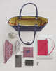 BAGGU Medium Nylon Reversible Tote: Offizielles BAGGU-Modellvideo zeigt das Packen und den Stauraum.